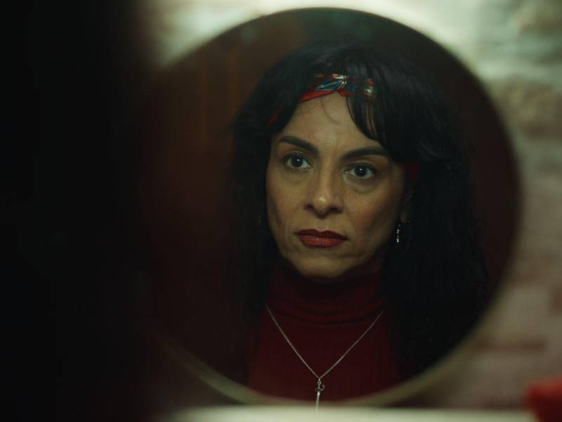 Su carrera artística de más de dos décadas en televisión, cine y teatro le permitió asumir el personaje con la madurez necesaria para transmitir cada emoción con honestidad.