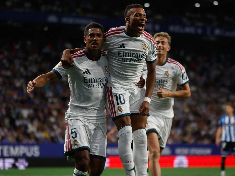 Espanyol y Real Madrid miden sus fuerzas este sábado en el RCDE Stadium.