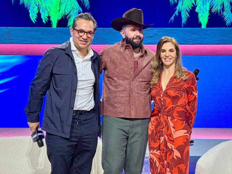 Carín León adelantó que el próximo año sacará un álbum de música country, tras convertirse en junio en el primer artista latino con sus propias canciones en el Spotify House del CMA Fest.