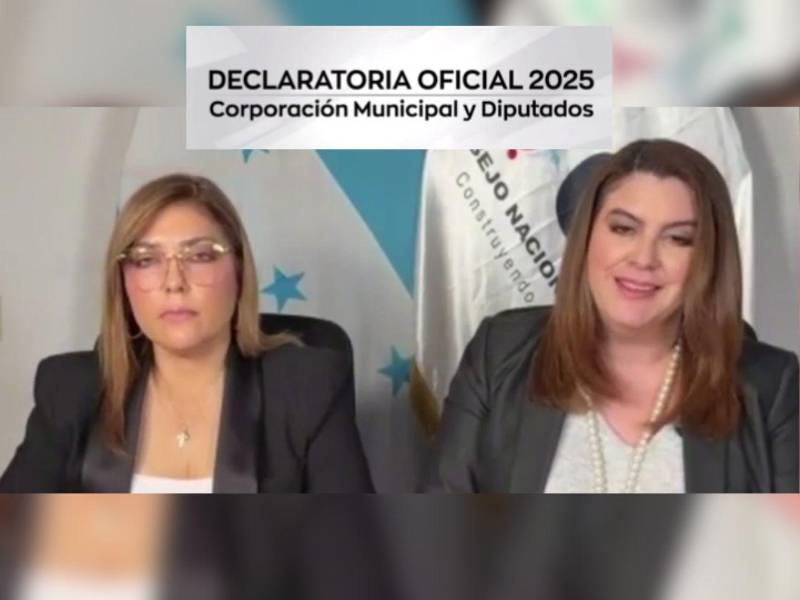 Ana Paola Hall junto a Cossette López, consejeras del Consejo Nacional Electoral de Honduras.