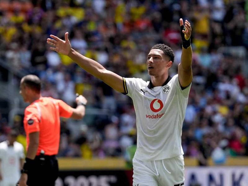 Jobe Bellingham destacó en su primer partido como titular con el Borussia Dortmund.