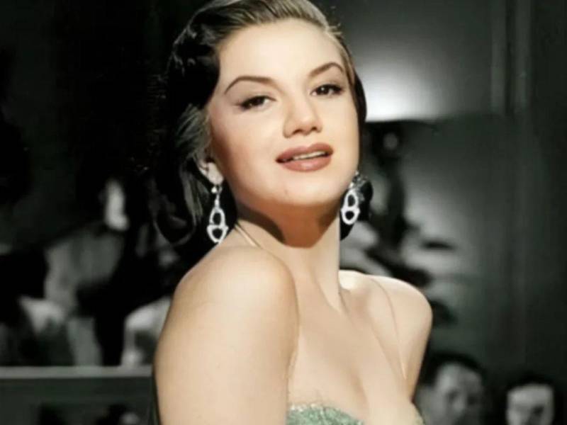 La noticia del fallecimiento de Ana Luisa Peluffo fue publicada por su sobrina Elena Ivonne.