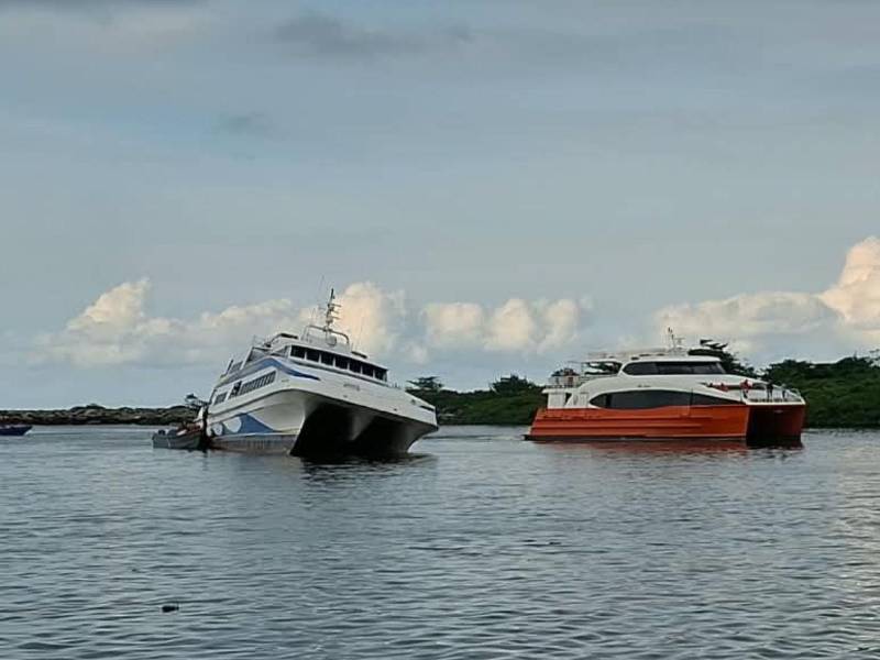 El ferry de Galaxy Wave se hunde en el muelle de cabotaje de La Ceiba, Atlántida.
