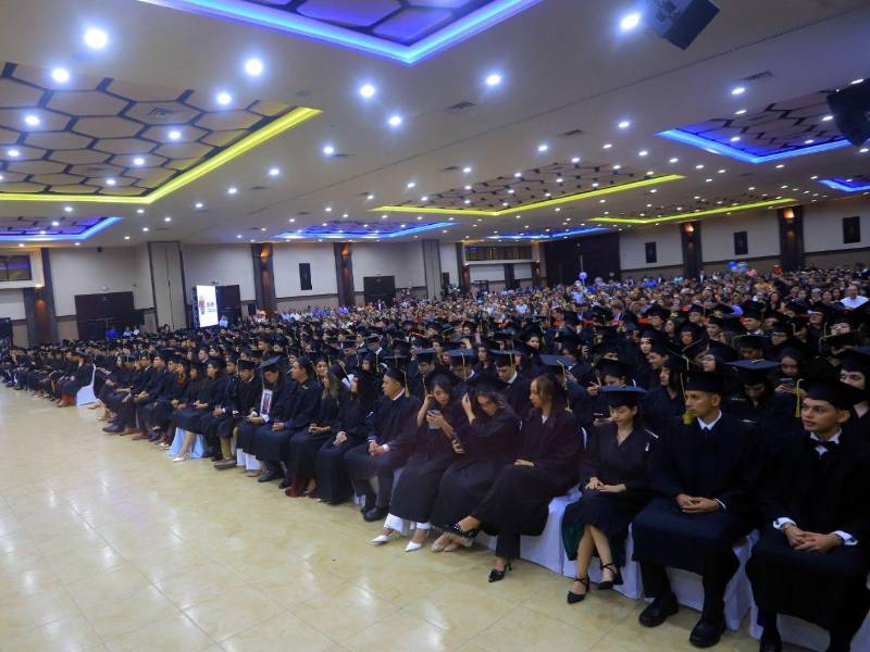La Unah realiza tres ceremonias de graduación al año y aplica dos pruebas de admisión, brindando a los aspirantes y estudiantes distintas oportunidades para ingresar y culminar su formación universitaria.
