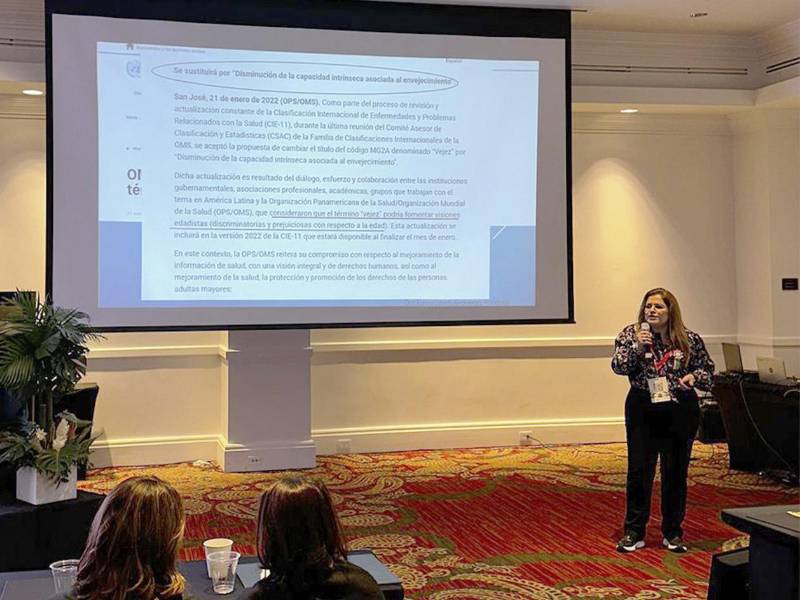 La doctora Karina Alvarenga fue speaker en representación de laboratorios Babē Honduras.