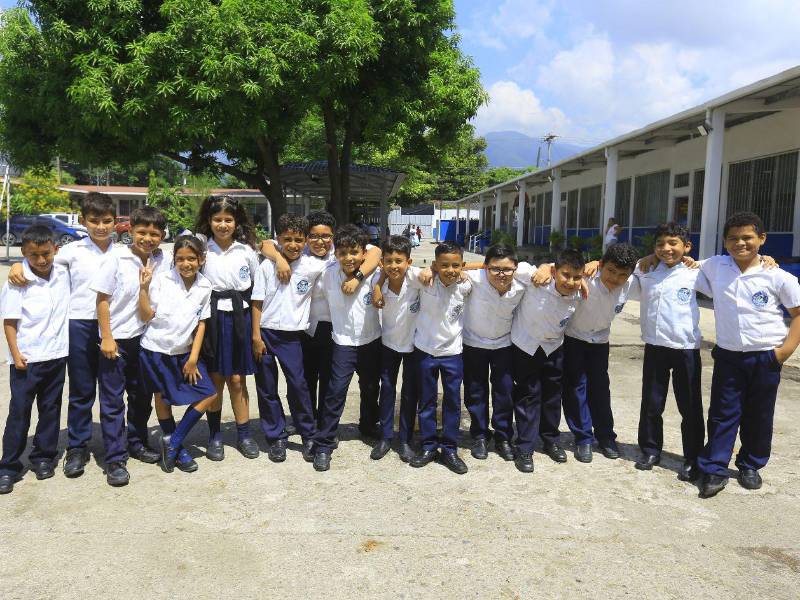 Los alumnso del CEB Lila Luz de Maradiaga disfrutan a diario de su merienda escolar.