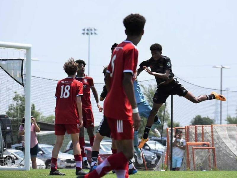 Edson Brooks quiere complir su sueño de llegar al fútbol profesional con su esfuerzo y a base de goles.