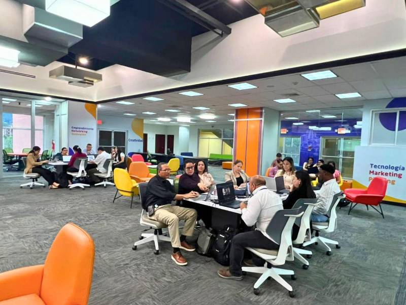 Este programa permitió capacitar a más de 4,500 estudiantes y docentes de USAP con el uso ético de la Inteligencia Artificial, así como las aplicaciones prácticas para la enseñanza y el aprendizaje.