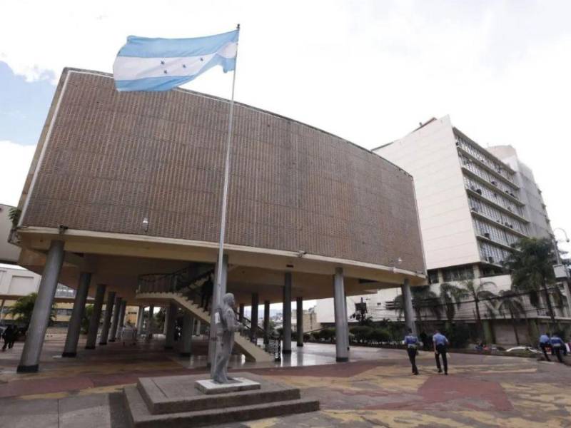 La orden administrativa se produce en un contexto de transición legislativa.