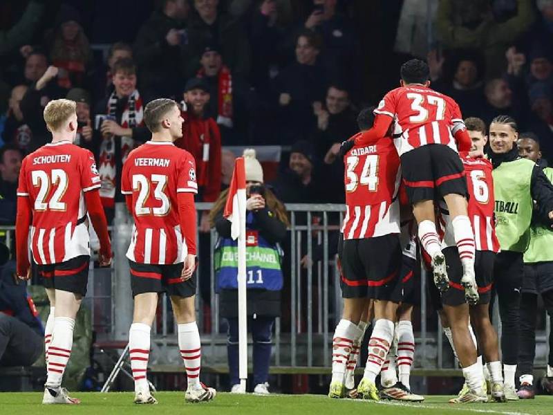 El PSV logró remontarle a la Juventus en la Champions para avanzar a octavos.