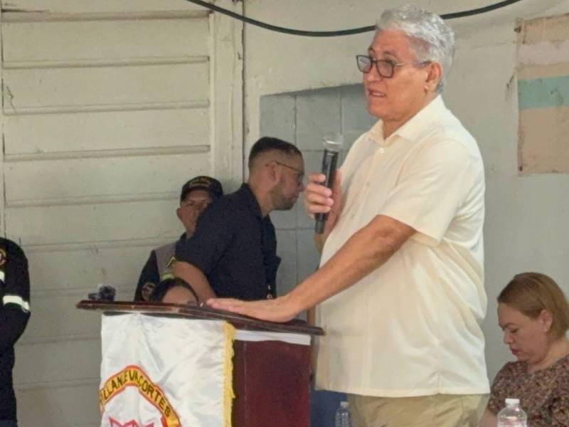 Walter Perdomo volvió a colocarse al frente de la Alcaldía de Villanueva, Cortés, al asumir un nuevo mandato por quinto periodo consecutivo que lo consolida como una de las figuras con mayor permanencia en la política municipal del país.