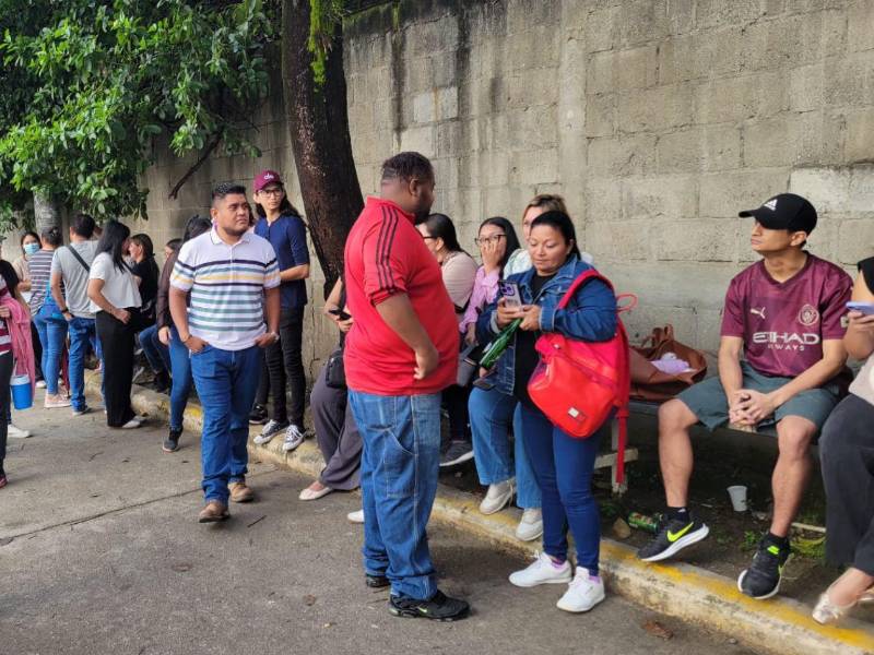 Los empleados señalaron que únicamente el<b> </b>personal paramédico logró entrar a las instalaciones para continuar con sus funciones.