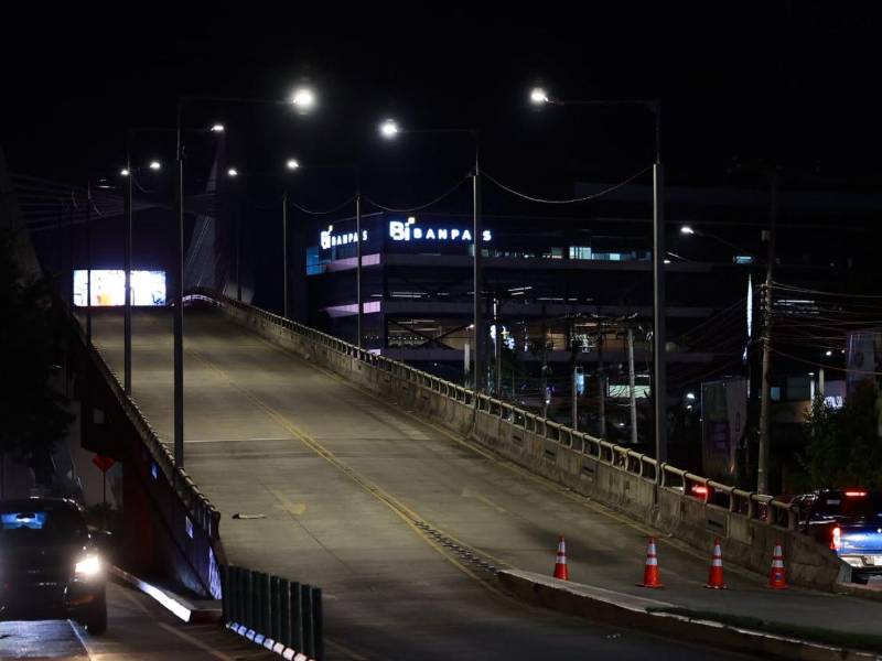 Los trabajos ejecutados permitieron restablecer el alumbrado público en varios puentes y tramos de bulevares de la ciudad.
