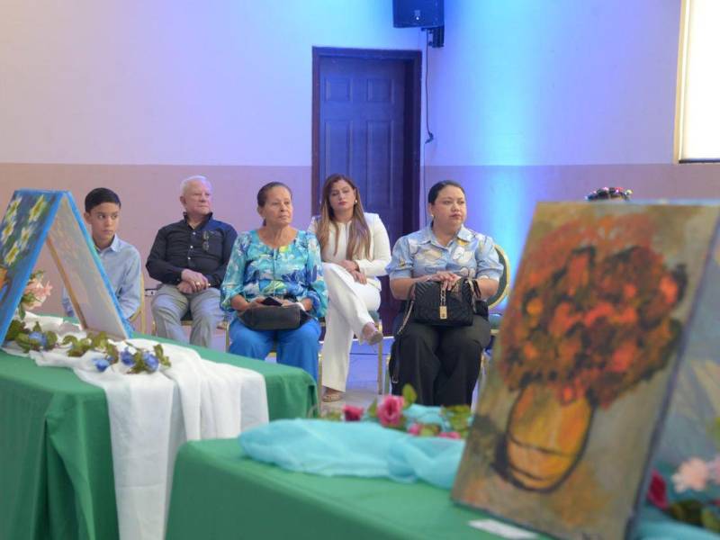 Los padres de familia y público en general disfrutaron de la exhibición de pinturas realizada por Skill Up en UTH.