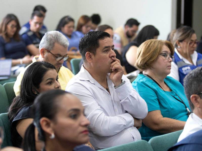 En la reunión participaron autoridades y personal clave de los centros de salud, macrodistritos municipales y los tres hospitales.