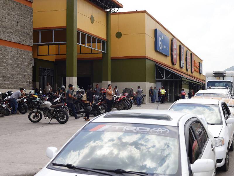 Desde 2006, la Gran Central Metropolitana se ha consolidado como uno de los principales puntos de conexión terrestre de Honduras. Ubicada en el bulevar del Sur, frente al plantel La Puerta, la terminal reúne a diario a pasajeros, conductores, comerciantes y trabajadores.