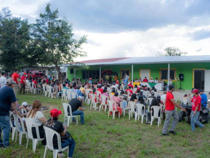 La comunidad de El Pataste reconoce la labor del homenajeado,Jaime Francisco Carrillos Antúnez, porque cada obra se escribe una historia de esperanza compartida.