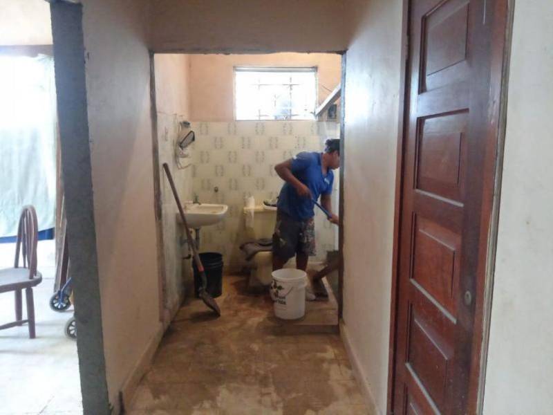 La alcaldía ceibeña inició este lunes los trabajos de acondicionamiento de la casa de Basima Hilsaca, para recibir a su hermano Nasser.