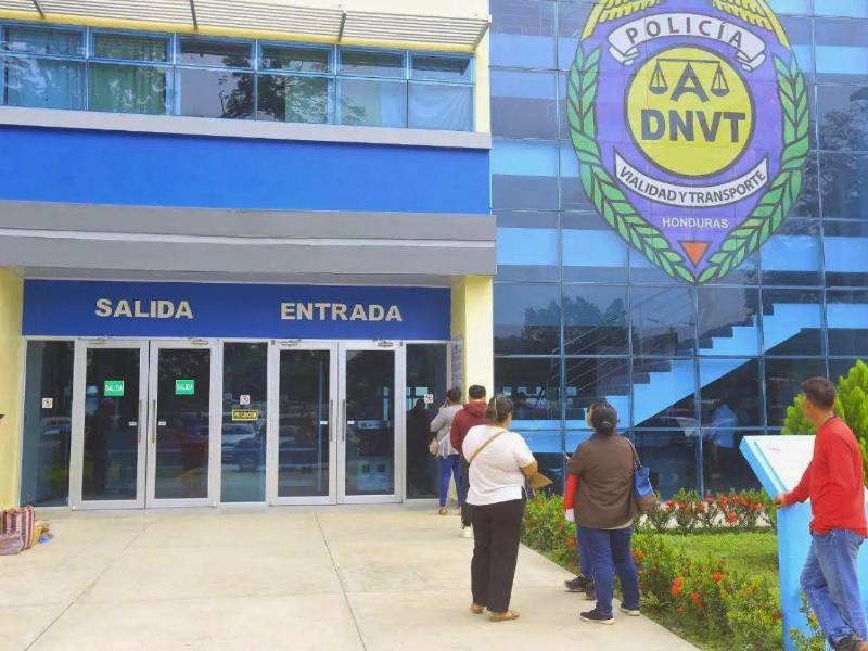 Si perdiste o te robaron tu licencia de conducir, no entres en pánico. Existen pasos claros establecidos por las autoridades policiales hondureñas que te permitirán obtenerla nuevamente de forma rápida y ordenada.