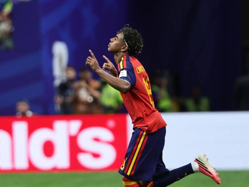 Lamine Yamal aparece en el 11 titular de España para enfrentar a Arabia Saudita.
