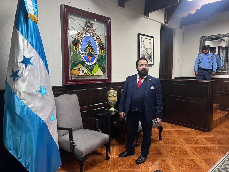 La instalación del nuevo Congreso Nacional, ayer, miércoles, 21 de enero, dejó una ausencia que no pasó desapercibida. Entre los diputados electos que acudieron al hemiciclo tras las elecciones generales del 30 de noviembre de 2025, no figuró Luis Redondo.