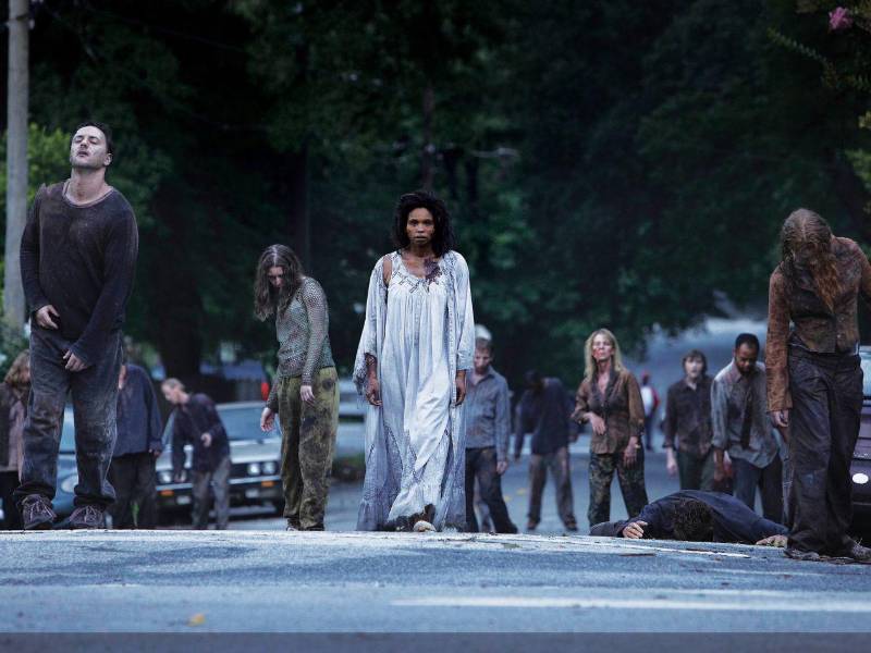“The Walking Dead” arrancó en 2010 como una apuesta de una televisión americana por cable, con el objetivo de llegar a audiencias millonarias. Su género de terror y ciencia ficción, sobre zombis caníbales, auguraba un éxito seguro entre los incondicionales de este tipo de historias.