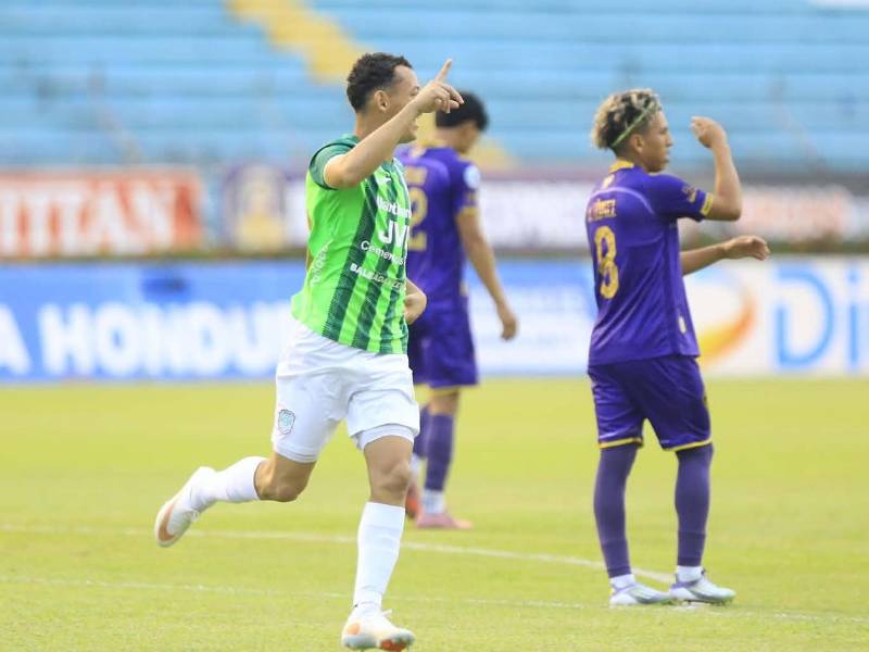 Damin Ramírez celebrando su golazo para el 1-0 del Marathón ante Olancho FC.