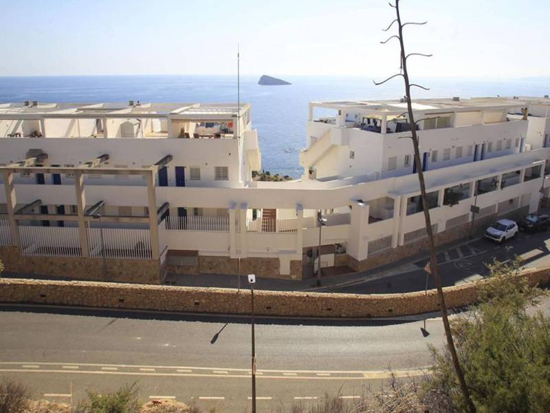 Vista exterior del apartamento del Rincón de Loix de Valencia en el que ocurrió el suceso. EFE