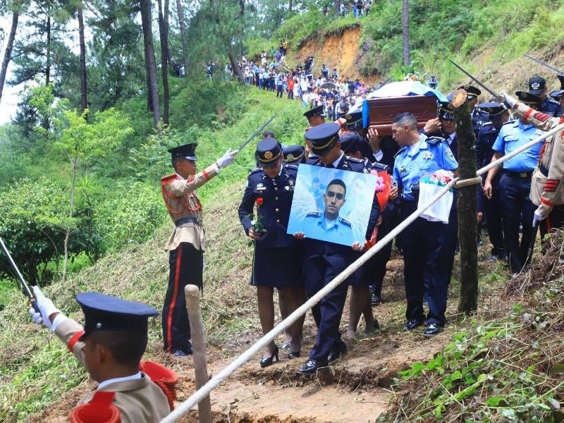 Sepelio del inspector Kevin Pérez.