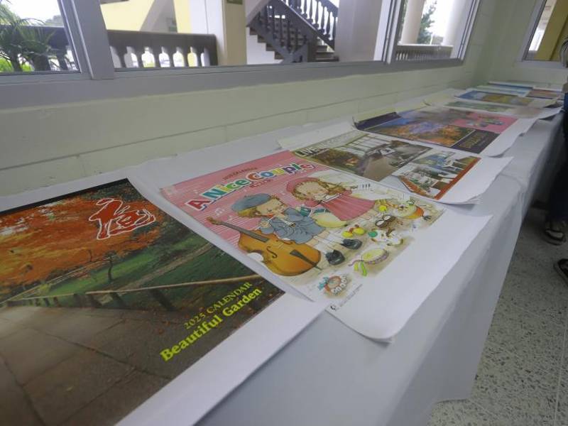 Algunos de los calendarios exhibidos durante el evento.