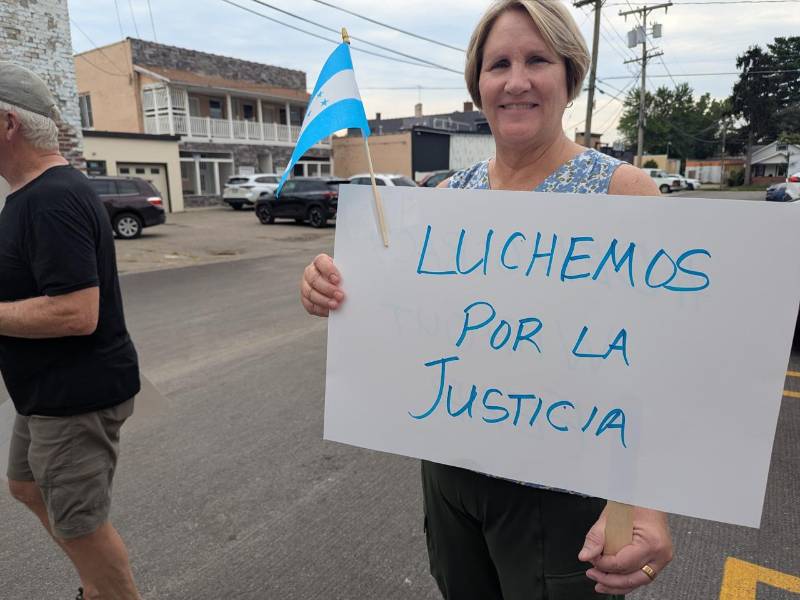 Hondureños en Estados Unidos marchando por la justicia y la democracia