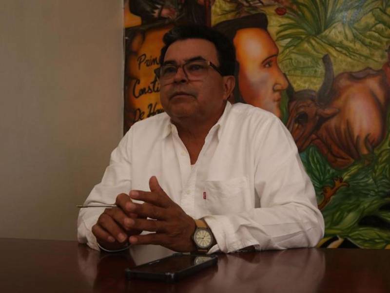 El alcalde de Cedros, Marco Tulio Carrasco.