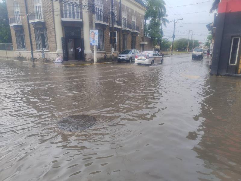 Melissa ha provocado intensas lluvias y daños leves en el litoral Atlántico hondureño, principalmente en los municipios de La Ceiba, Tela y Puerto Cortés.