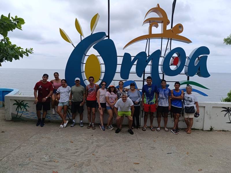El grupo de corredores se viene tres días antes y visita las bellas playas de Omoa y Puerto Cortés.
