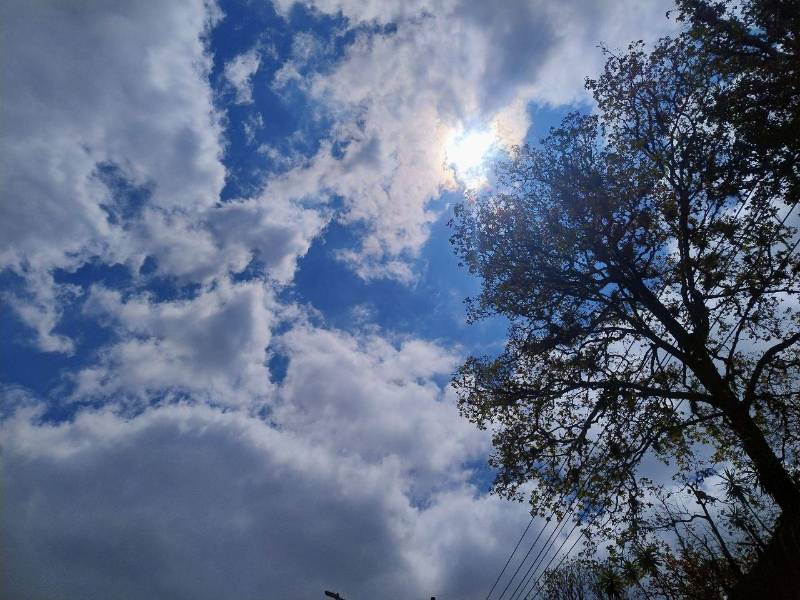 La salida del sol se registró a las 5:21 de la mañana y la puesta será a las 6:10 de la tarde.