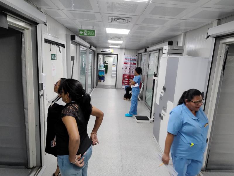 Las instalaciones de los hospitales móviles donde se atienden las emergencias del Seguro Social tienen mejores condiciones para los derechohabientes.