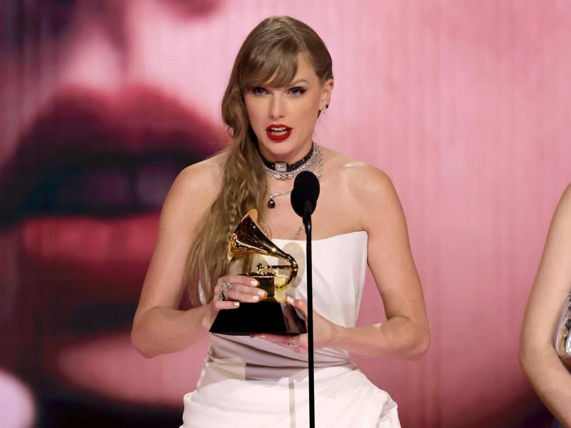 Taylor Swift asiste a la 66ª edición de los Premios Grammy hoy, en Crypto.com Arena en Los Ángeles, California (EE. UU). EFE/ Armando Arorizo