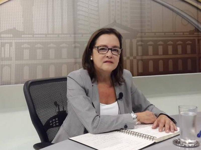 Alexandra Hill, canciller de El Salvador.