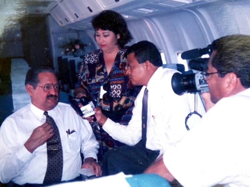 Durante un viaje con el entonces presidente de la República, Carlos Roberto Reina Idiáquez (QDDG), periodo 1994-1998.