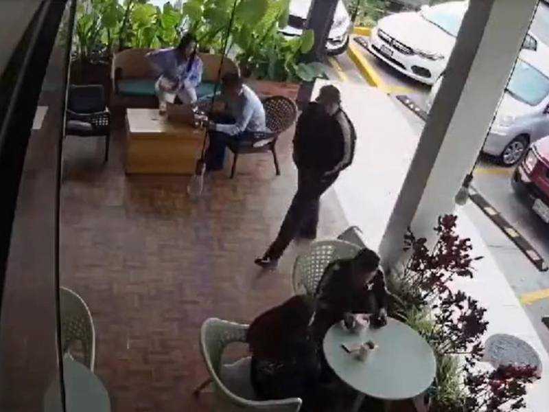 Video: Sicarios matan a subdirector de policía en restaurante