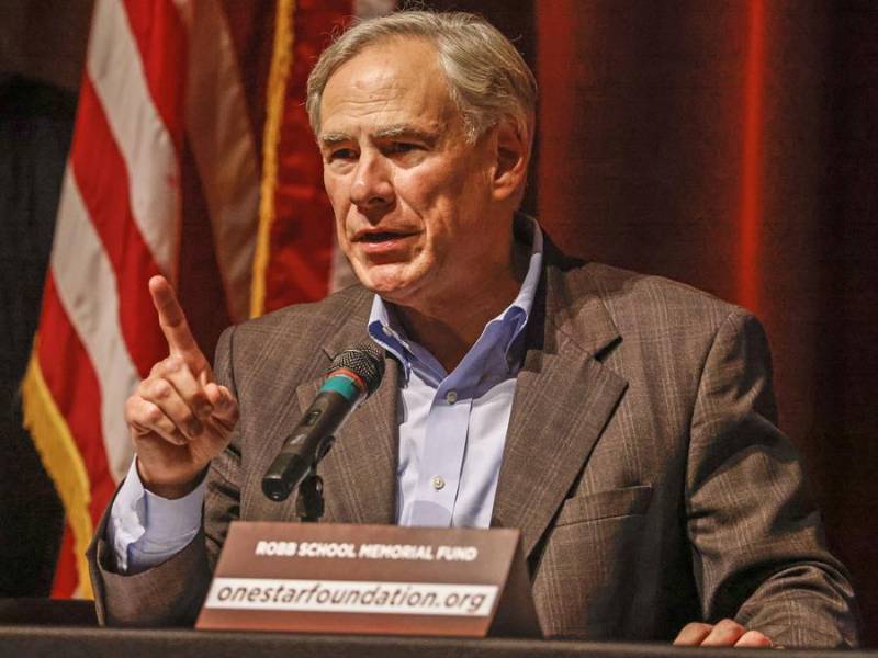 El gobernador de Texas (EE.UU.), Greg Abbott, habla en conferencia de prensa en Uvalde, Texas (EE.UU.), este 27 de mayo de 2022. EFE/EPA/Tannen Maury