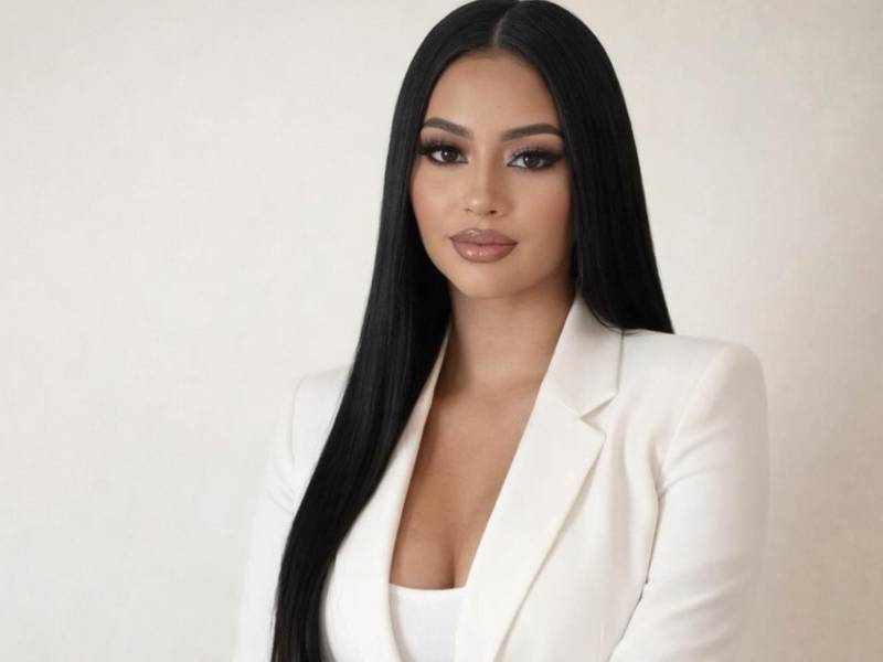 La presentadora de televisión Kennia Mondragón confirmó actualmente está separada de Eliam Paz, con quien mantuvo una relación amorosa.