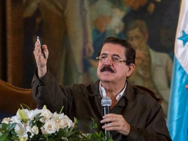 El expresidente Manuel Zelaya Rosales se desempeña actualmente como asesor presidencial dentro del Gobierno que dirige su esposa Xiomara Castro.