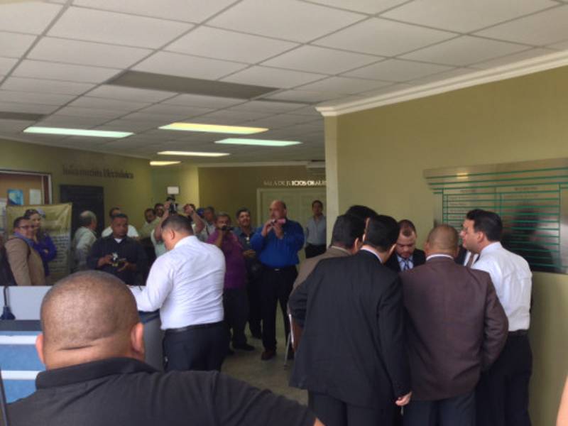 Los abogados defensores han llegado desde temprano a los tribunales porteños.