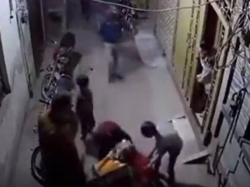 Suegros lanzan desde segunda planta de vivienda a su nuera