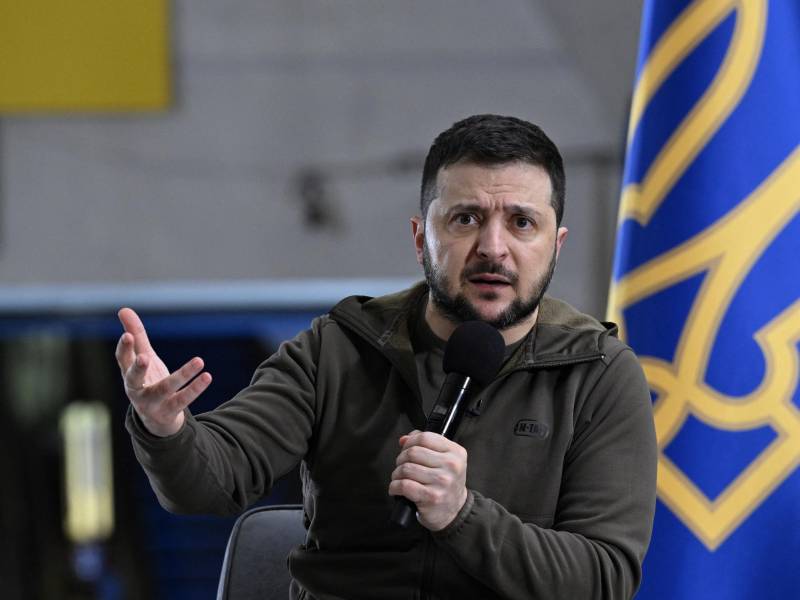 El presidente ucraniano, Volodymyr Zelensky, se dirige a una conferencia de prensa con medios internacionales en una estación de metro subterráneo en Kiev el 23 de abril de 2022.