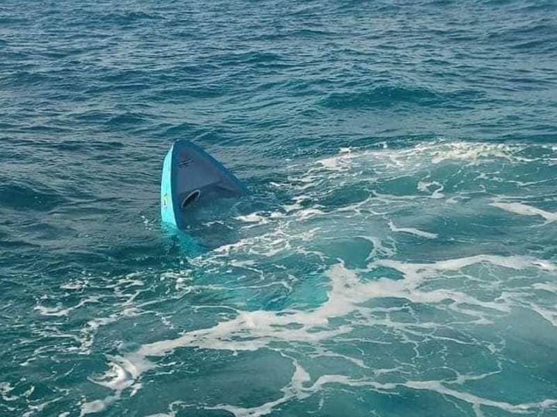 Embarcación que naufragó en Islas de la Bahía.