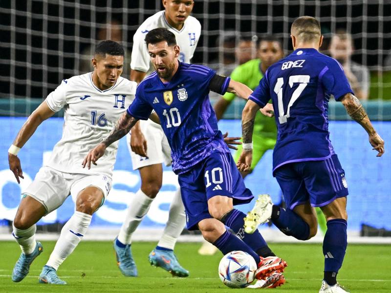 Lionel Messi marcó un doblete en la goleada de 3-0 de Argentina sobre Honduras en Miami.