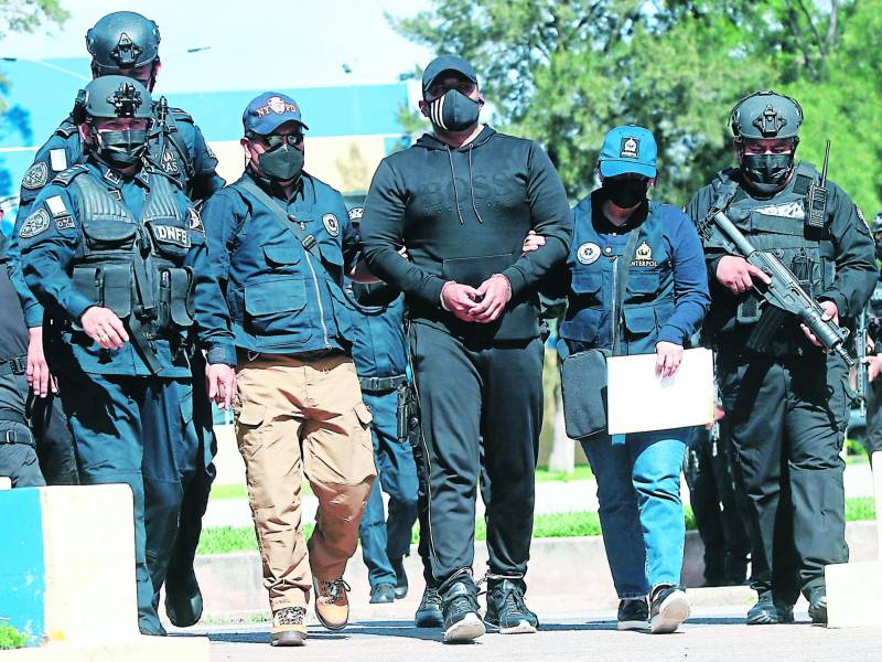 Esposado, Juan Ramón Matta Waldurraga llegó al Comando Cobras.