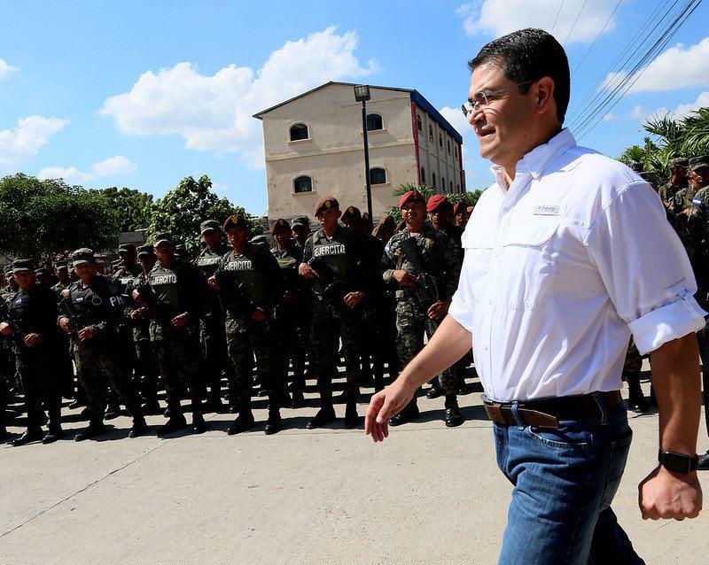 Es un tipo cool: Tekashi revela cómo se comporta JOH en prisión